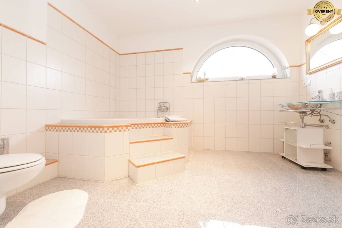 JEDINEČNÝ 7 IZ. RD S MOŽNOSŤOU DVOJGENERAČNÉHO BÝVANIA - 12