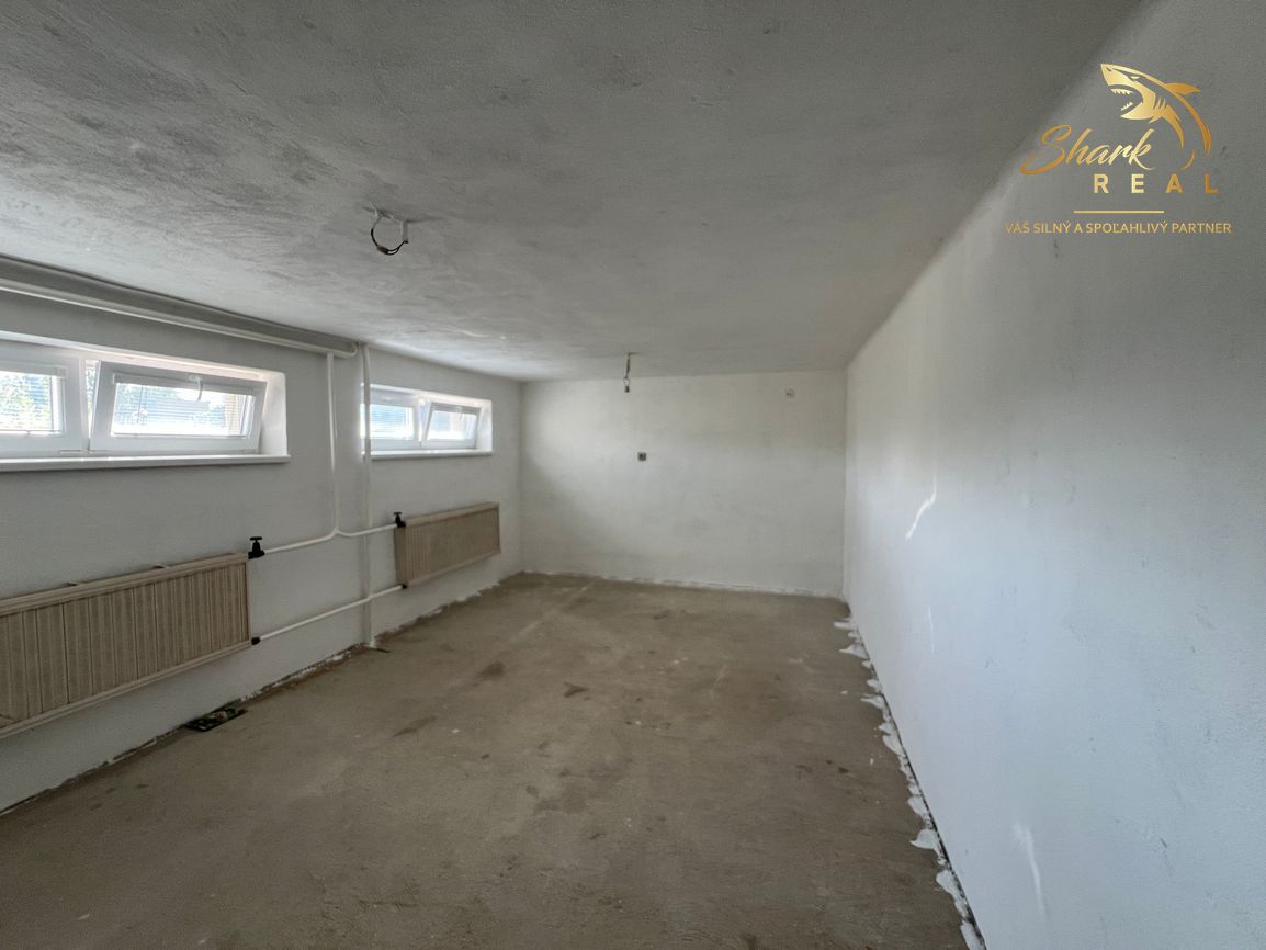 Presvetlený 4 izbový rodinný dom s garážou - 12