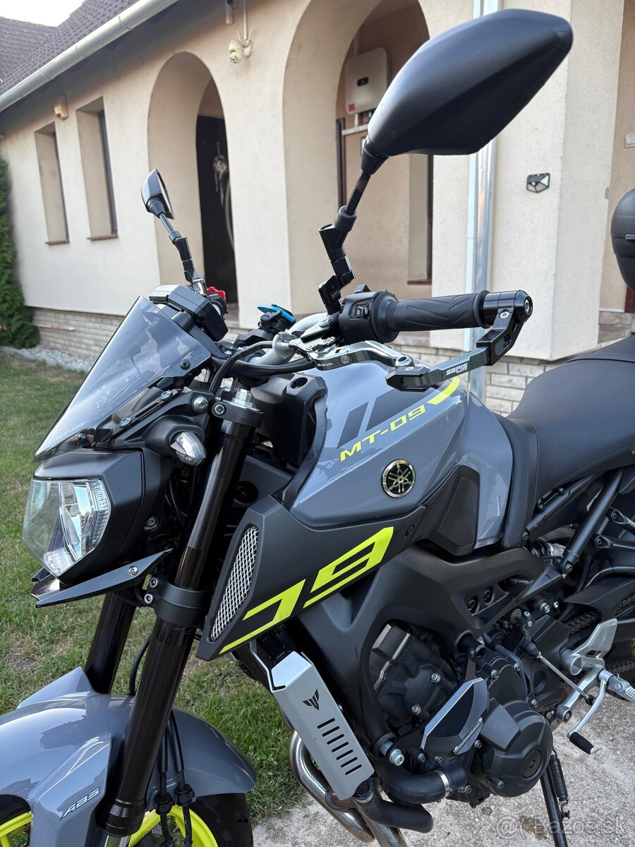 Yamaha MT 09 (2016) - 12