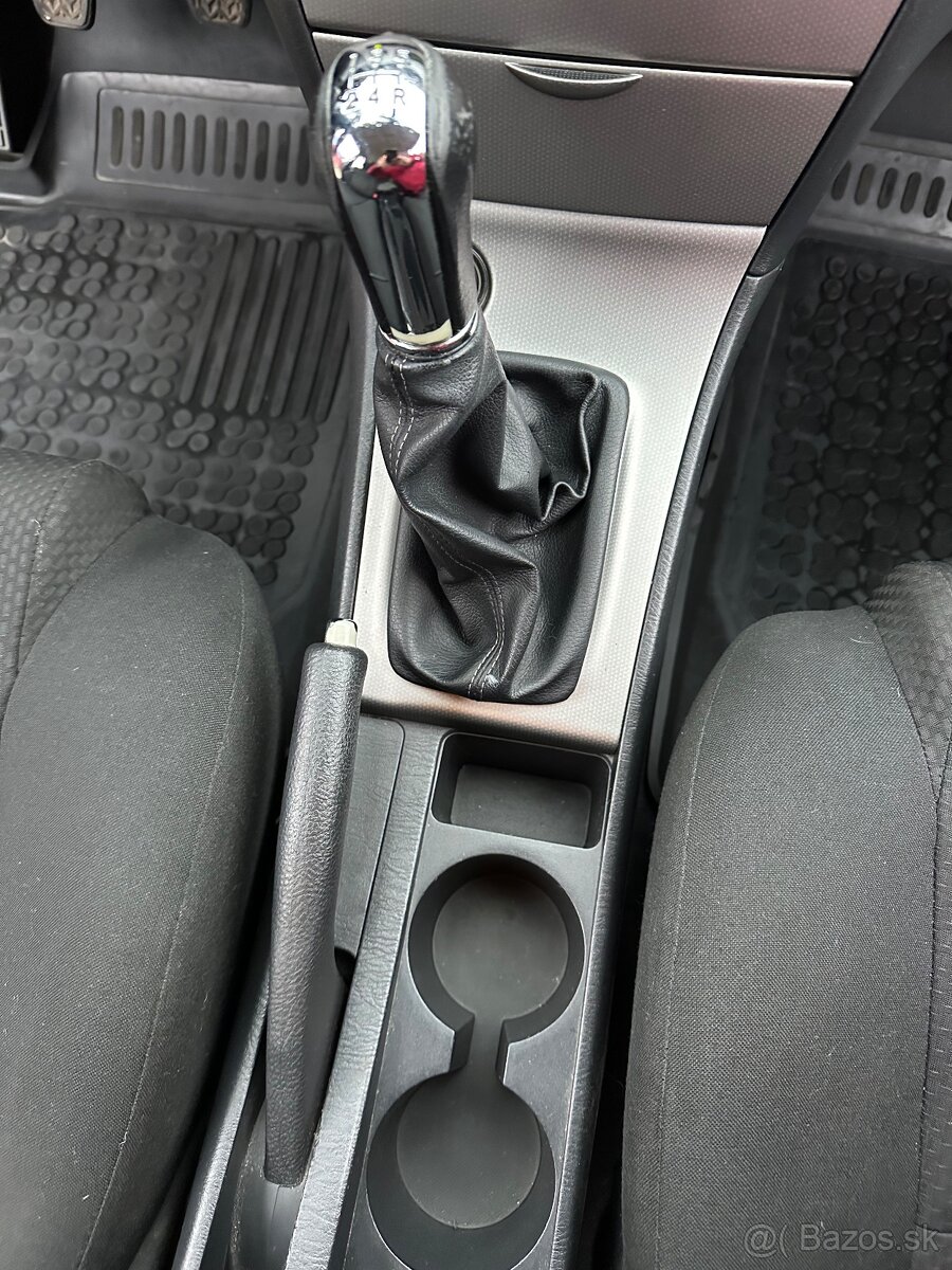 Toyota Corolla 2.0 D-4D Sol Hatchback - 12