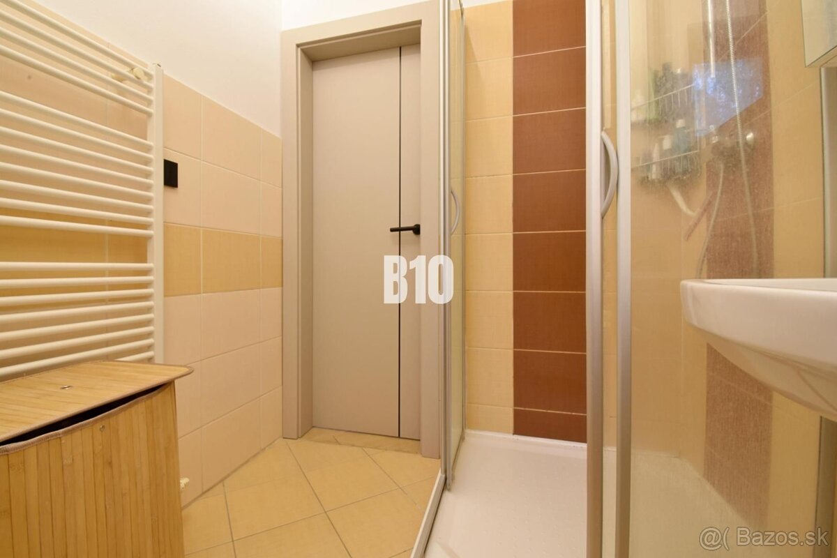 Veľkometrážny 3 izbový byt s garážou - 12