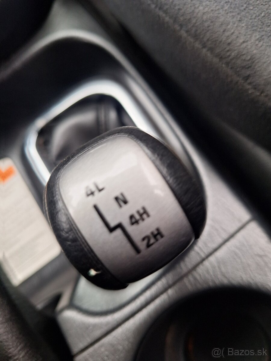 SUZUKI GRAND VITARA 2.0 HDI 4X4 KLÍMA ŤAŽNÉ - 12