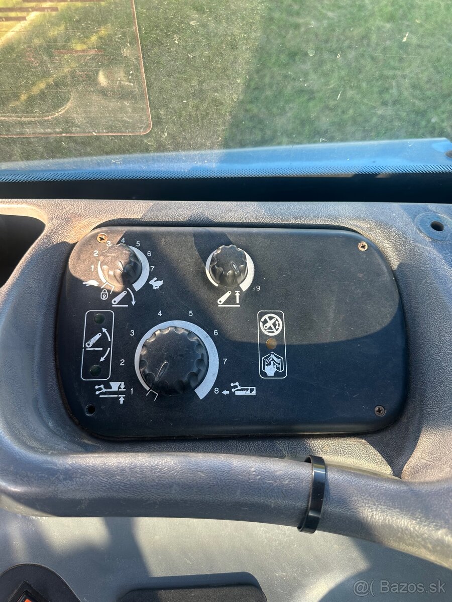 New Holland TS90 - 12