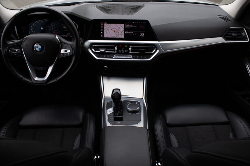 BMW 320i 2019 - 12