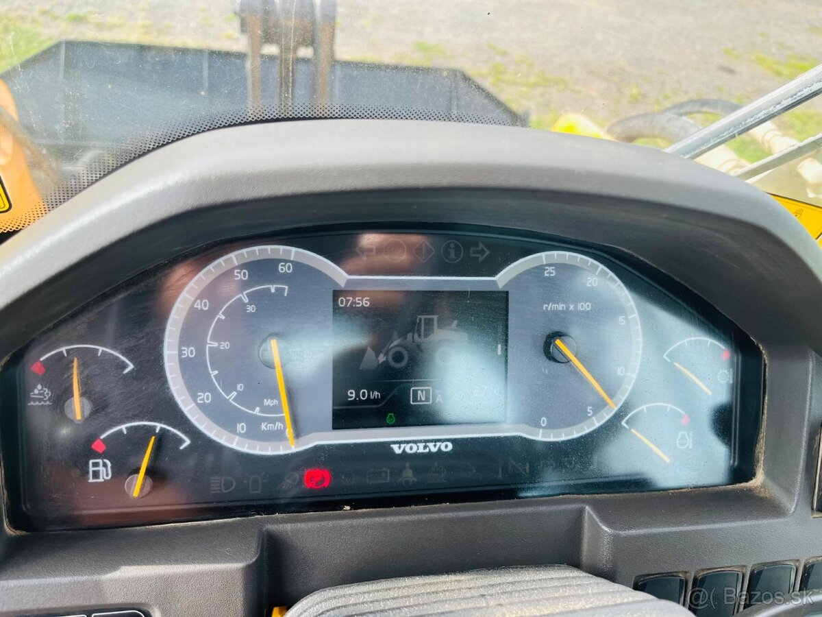 Kolesový nakladač Volvo L60H - 12