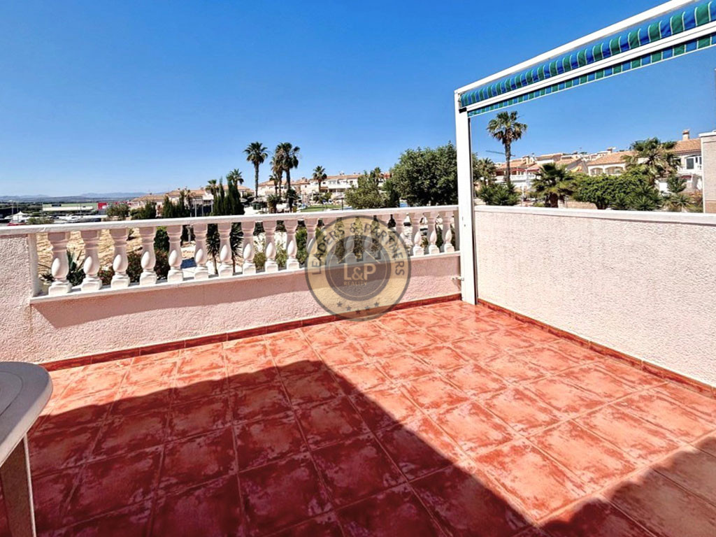 Apartmán 3+1 s bazénom Torrevieja-Los Altos, Španielsko - 12