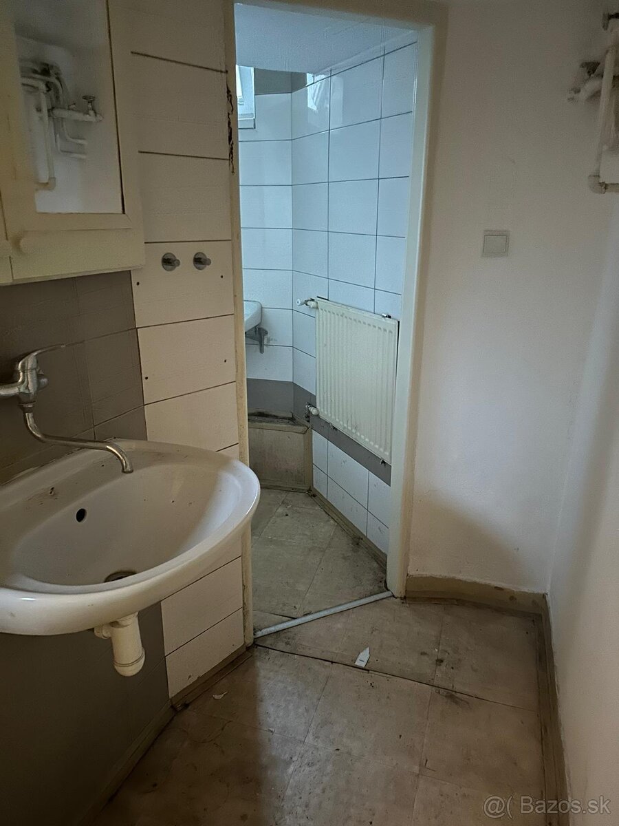 Prenájom kancelárií, cena 8,60eur/m2 - 12