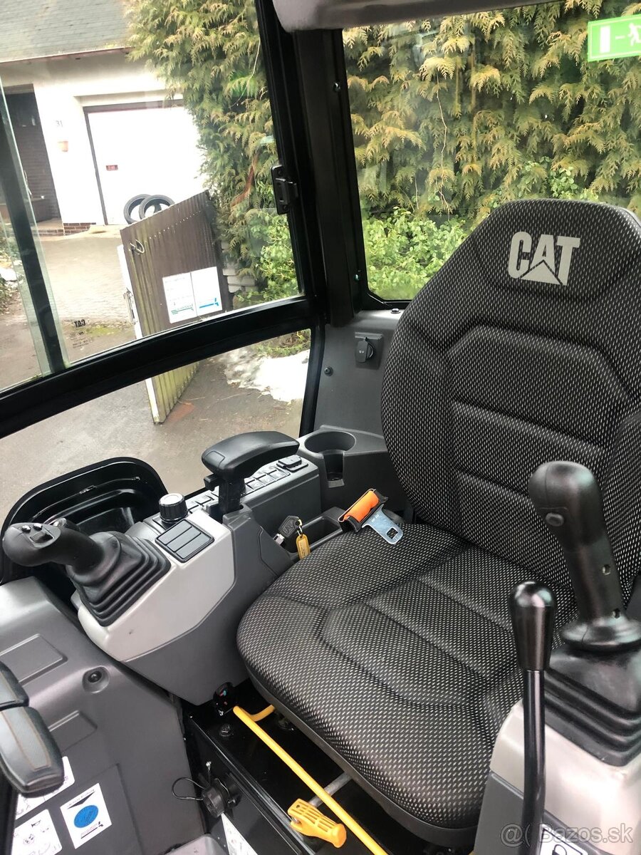 Caterpillar CAT 301.6 - 12