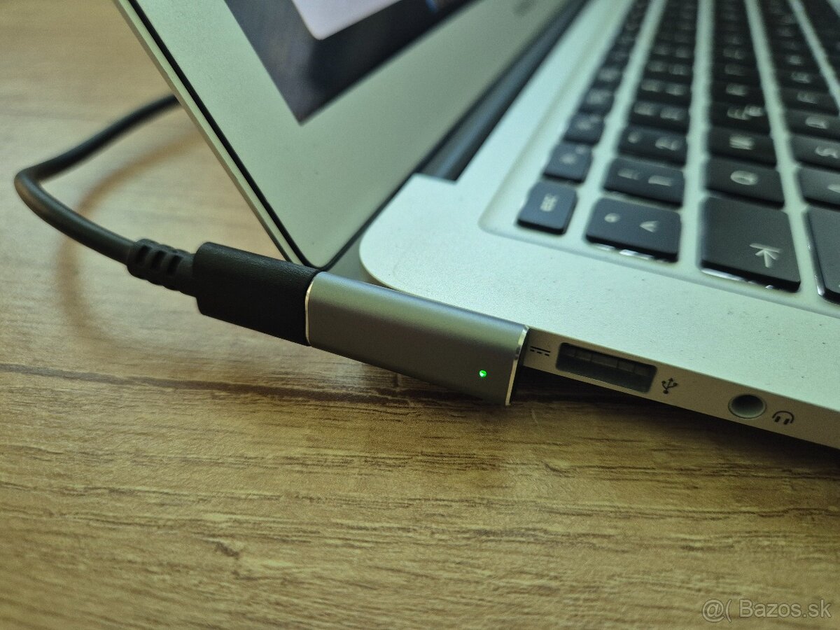 MacBook Air (13-inch, 2017) /intel Core i5/8GB RAM/128GB SSD - 12