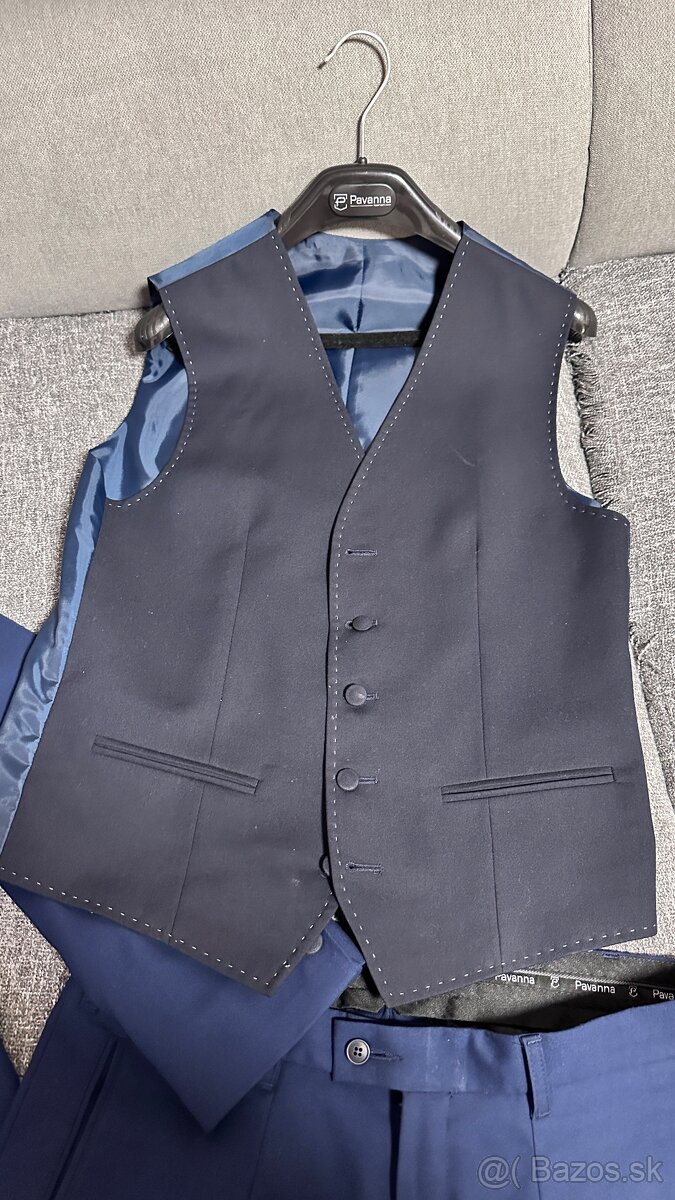 Tmavomodrý svadobný oblek + vesta Pavanna (ako nový) - 12
