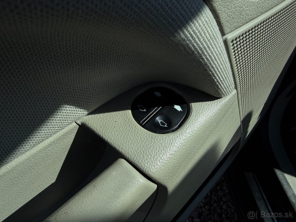 Ford Fiesta 1.3 Ambiente - 12