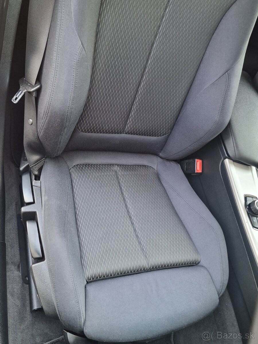 BMW Rad 3 320 xDrive AT8 135KW SR Plná servisná historia - 12