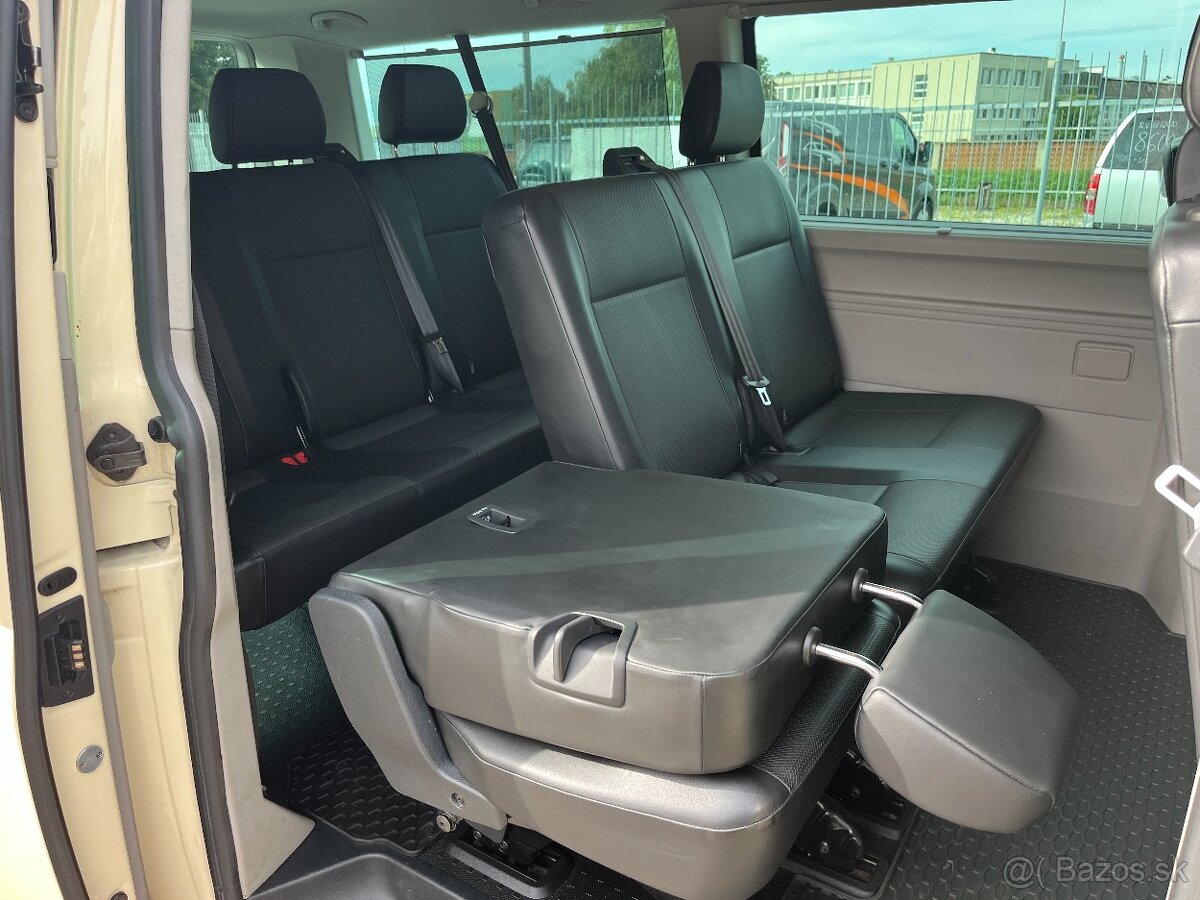 Volkswagen Caravelle Bus T6 - 12