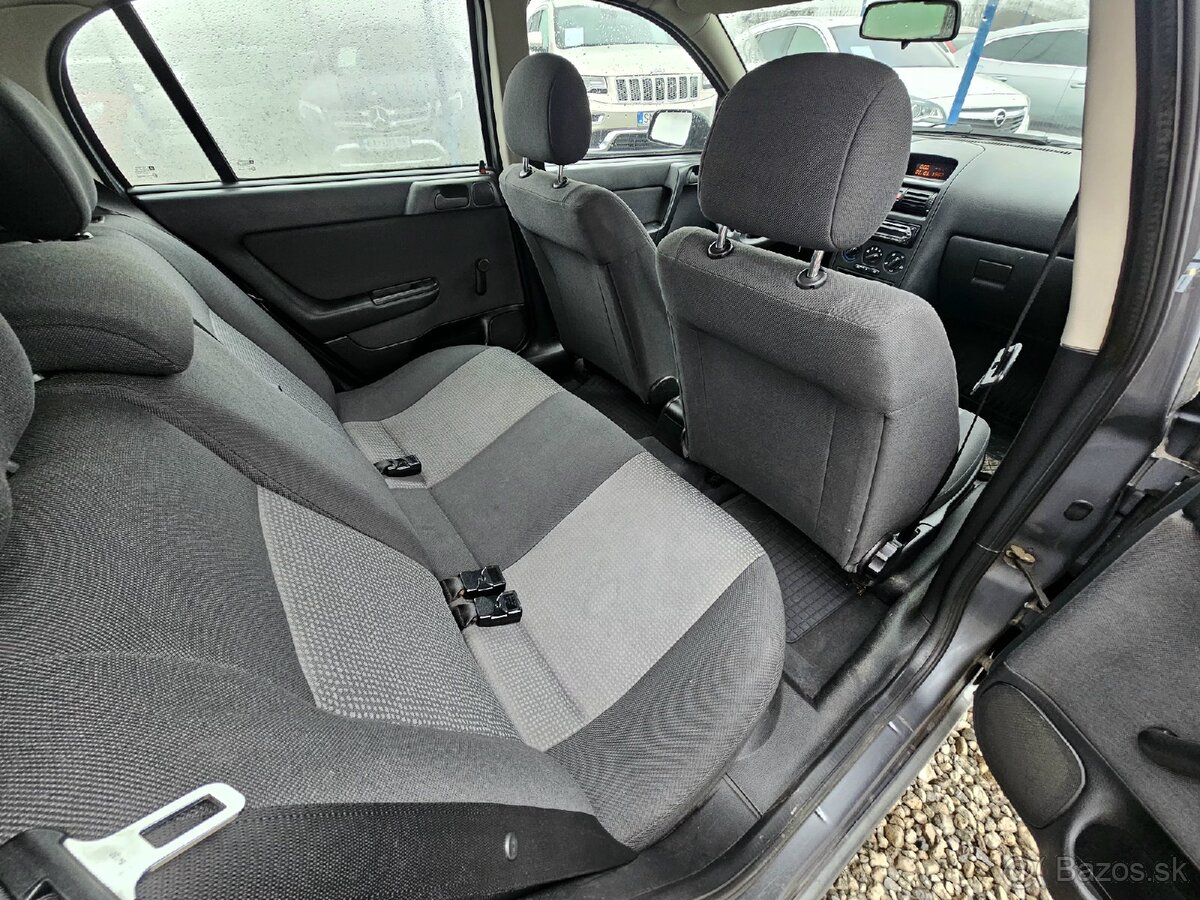 Opel Astra 1.4 16V - 12