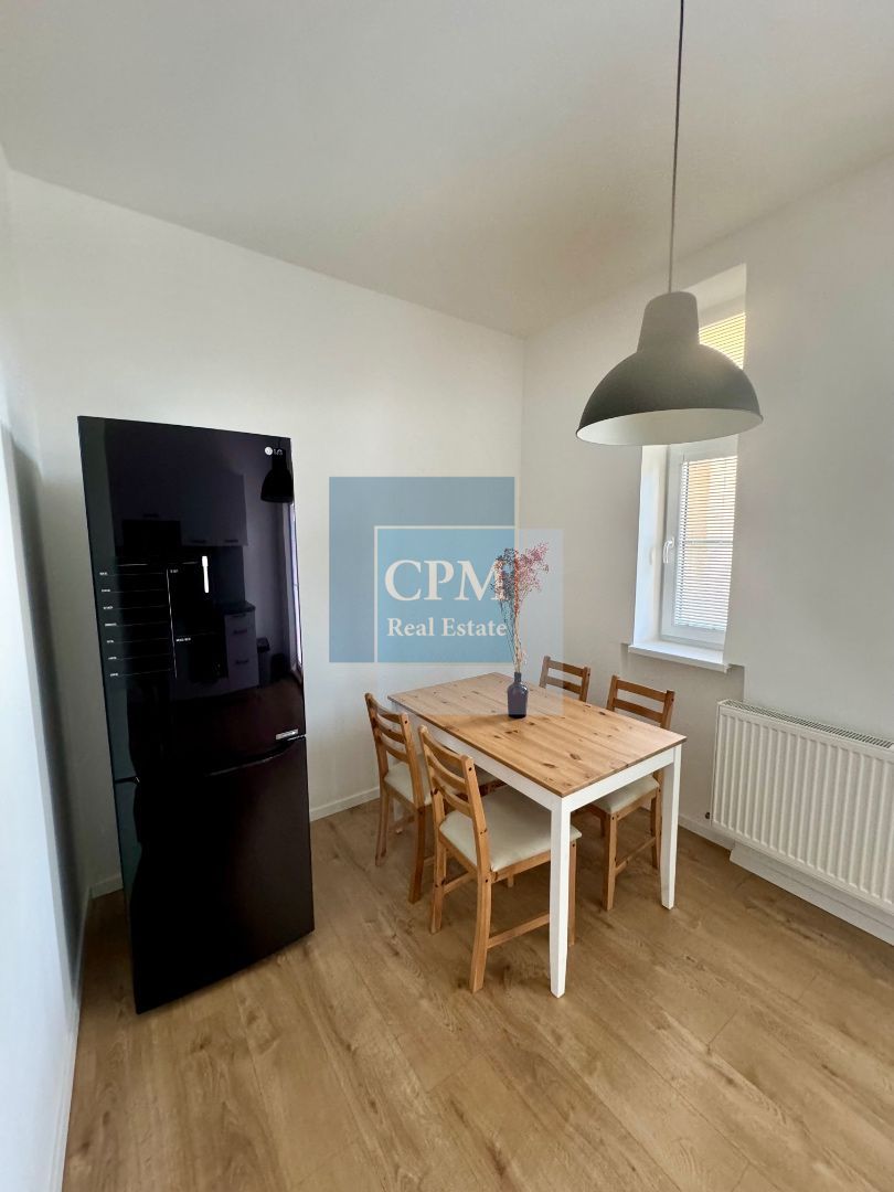 Ponúkame na prenájom 3. izbový veľký byt v centre mesta na Z - 12