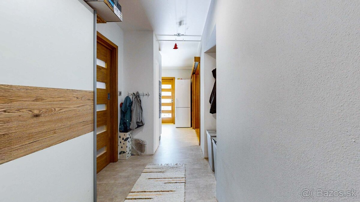 Zrekonštruovaný 3 - izb. byt v tichej lokalite Sliač + garáž - 12