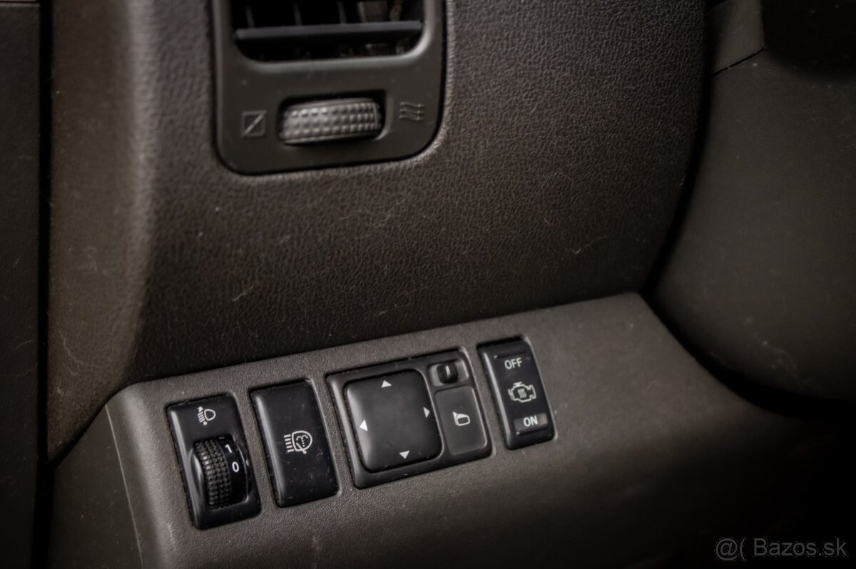 Nissan Pathfinder 2.5 dCi – 128 kW - 12