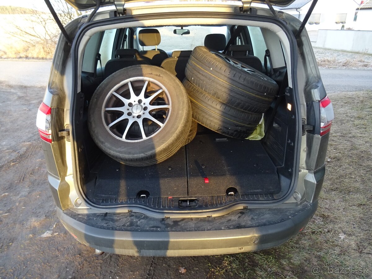 Ford S-MAX 2.0i 107Kw 2x sada kol, 7 míst - 12