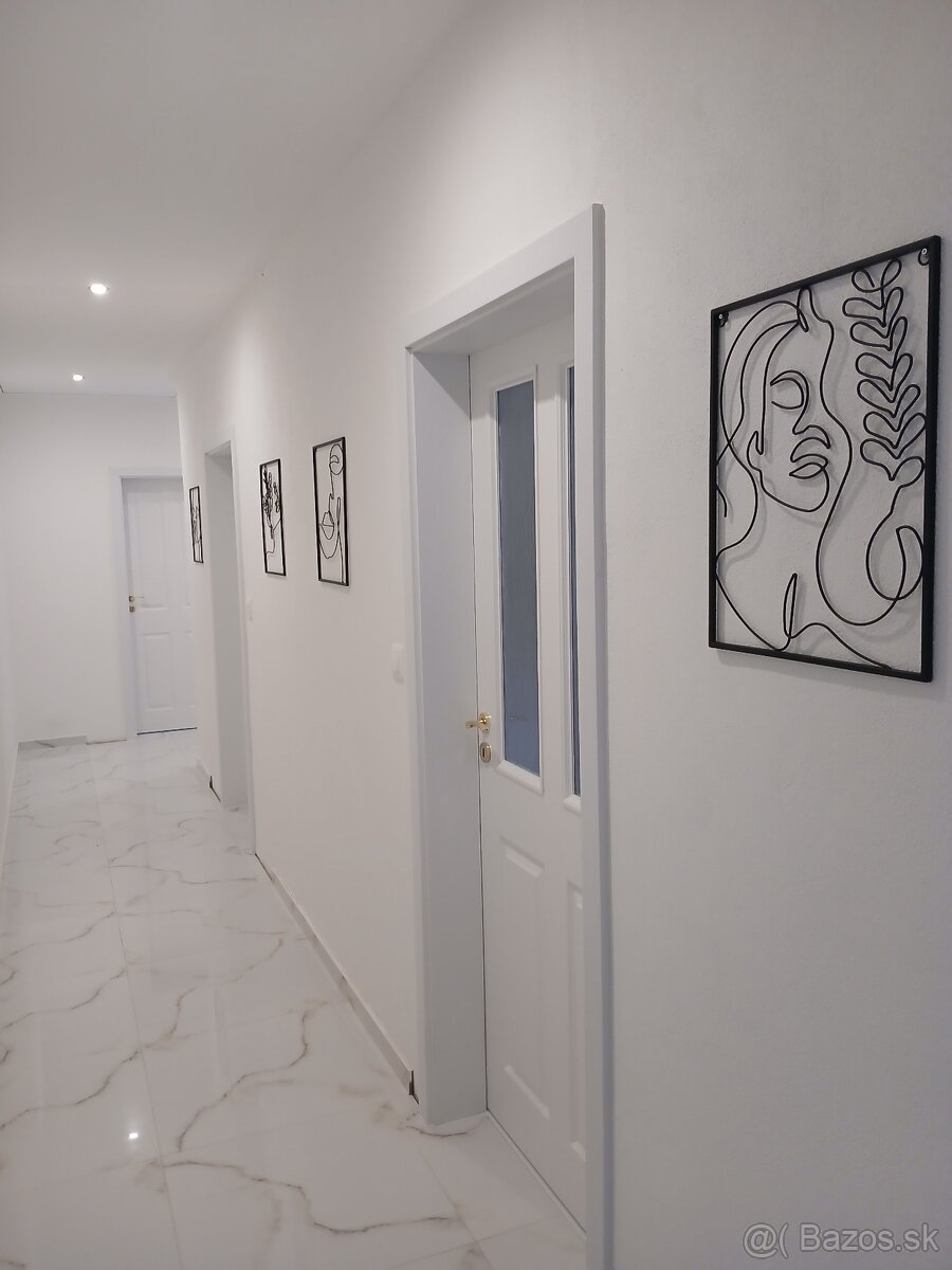 Moderný átriový rodinný dom v Beladiciach – novostavba - 12