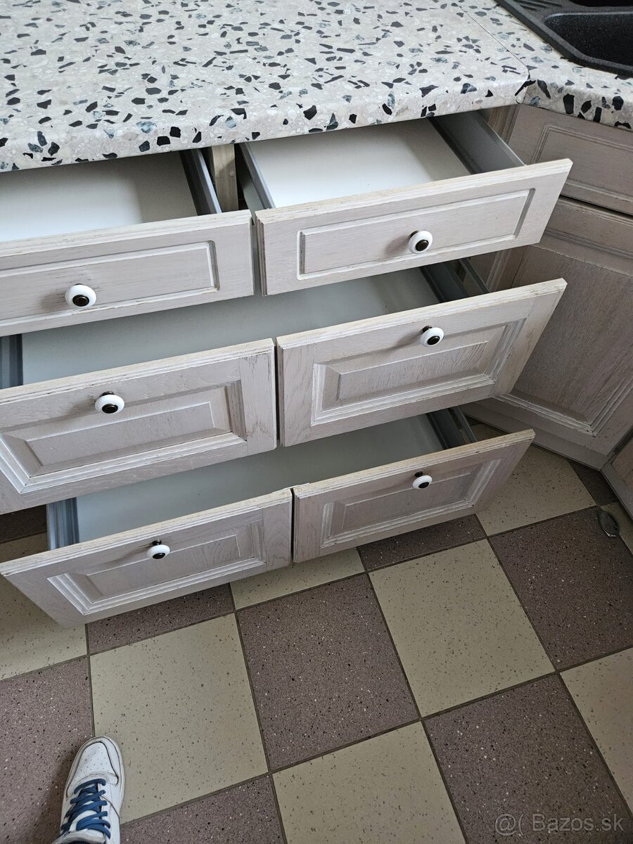 Masívna kuchynská linka z Nemecka so spotrebičmi - 12