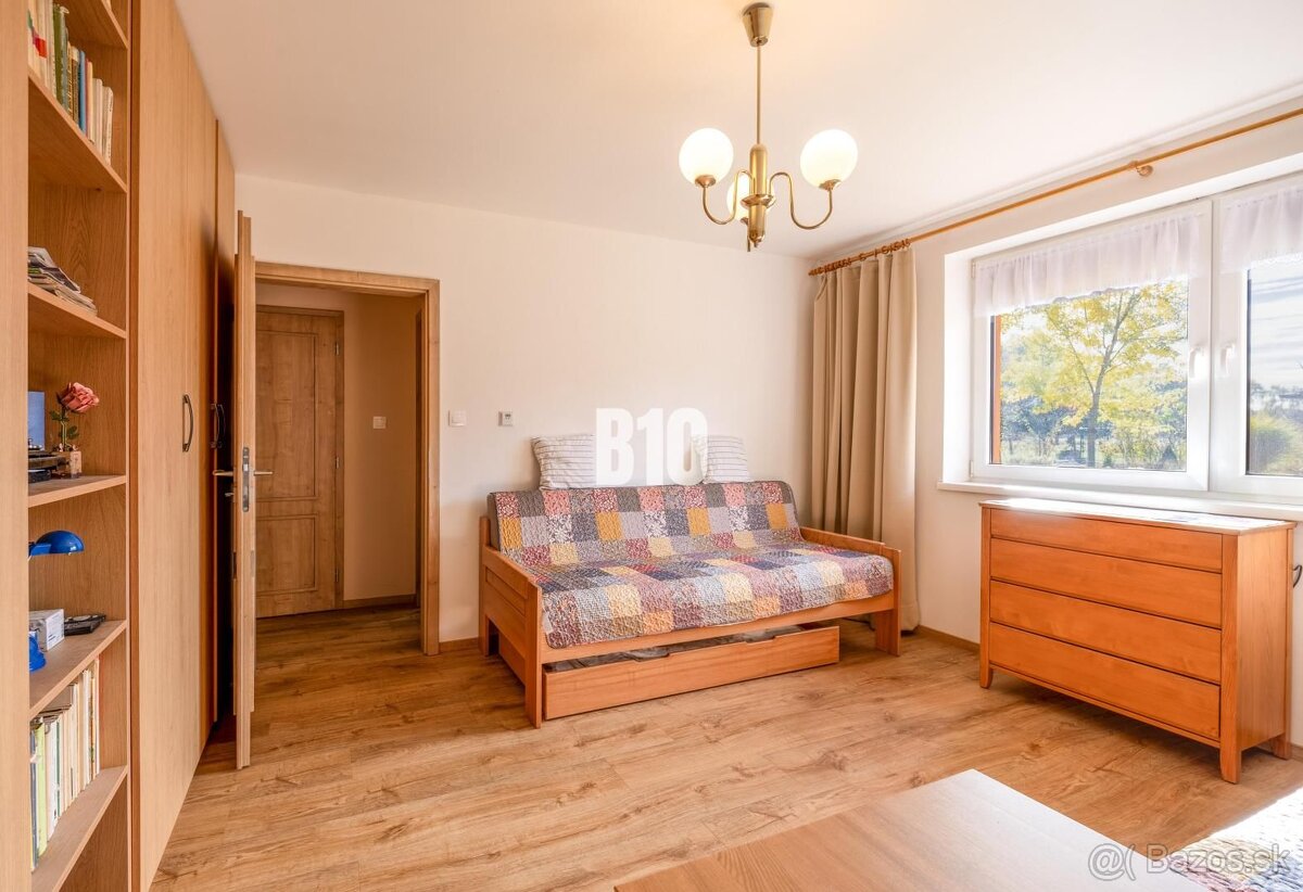 RODINNÝ DOM S ÚŽASNÝM SÚKROMÍM, VEĽKORYSÝM POZEMKOM A MODERN - 12