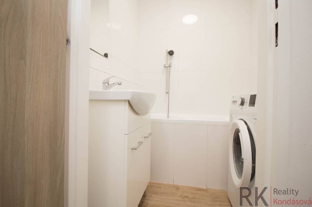 Garzónka- Kuzmányho sídlisko, Magurská - 12