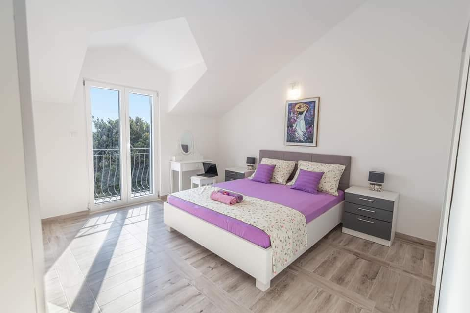 Chorvatsko-Dom s bazénom v Živogošče - 12