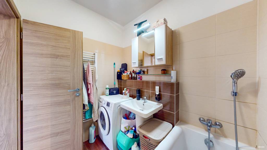 RADO | 4i byt s terasou a parkovaním v tichej časti Rovinky - 12