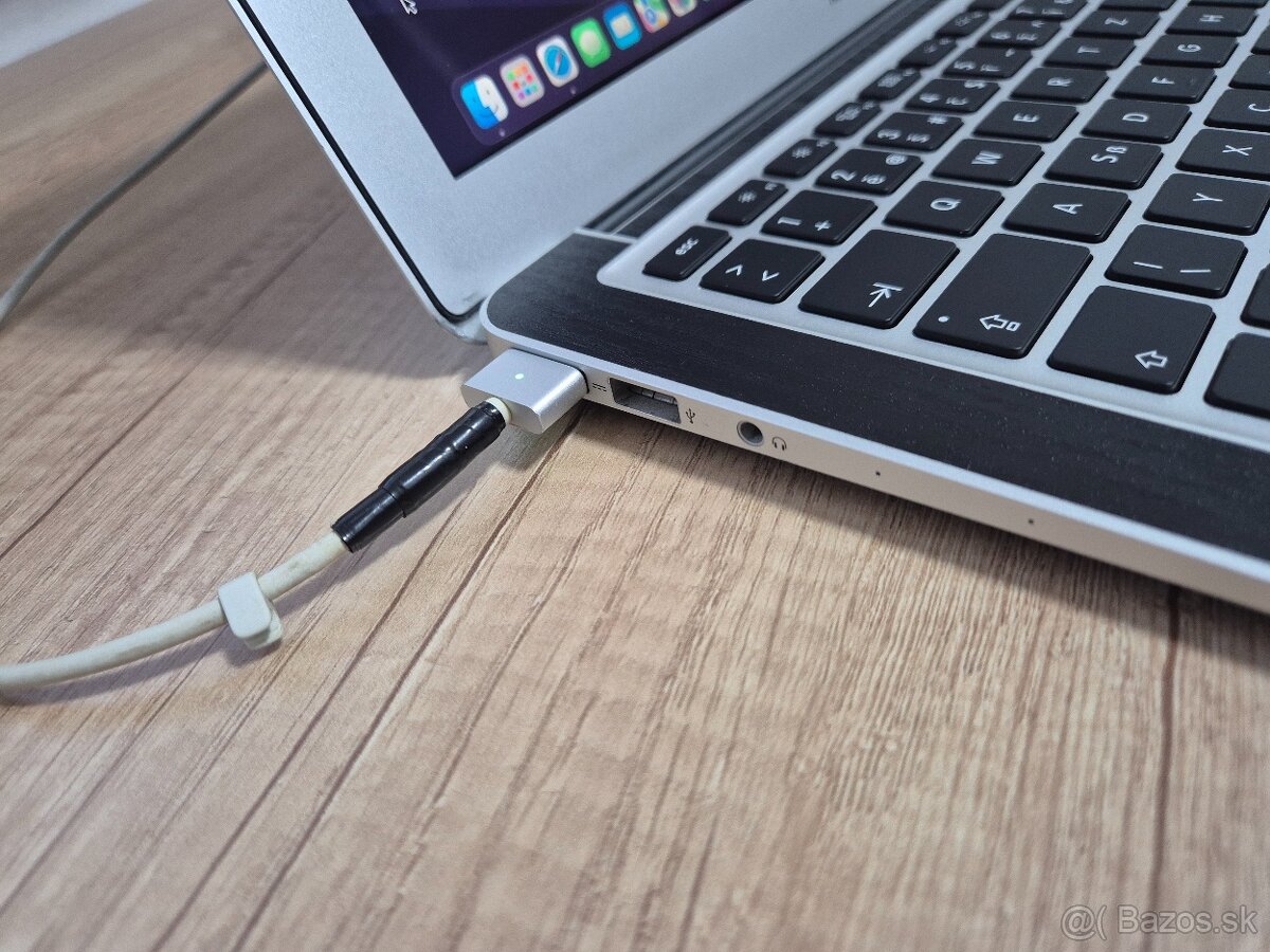 MacBook Air (13-inch, 2015) /Intel Core i5/4GB RAM/128GB SSD - 12