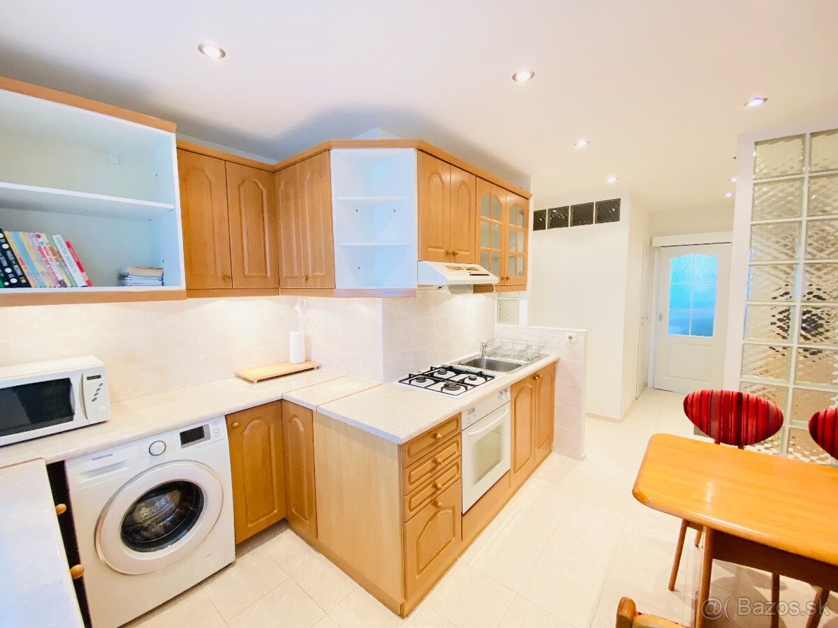 NA PRENÁJOM PRIESTRANNÝ 3-IZBOVÝ BYT V SKVELEJ LOKALITE, - 12