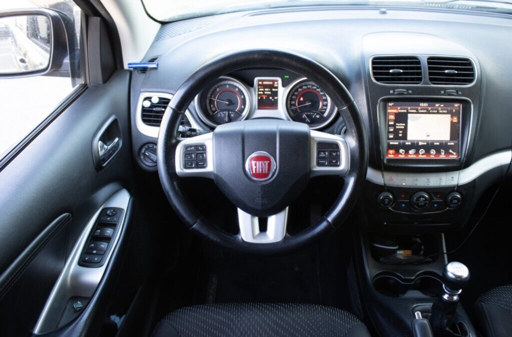 Fiat Freemont z roku 2014 - 12