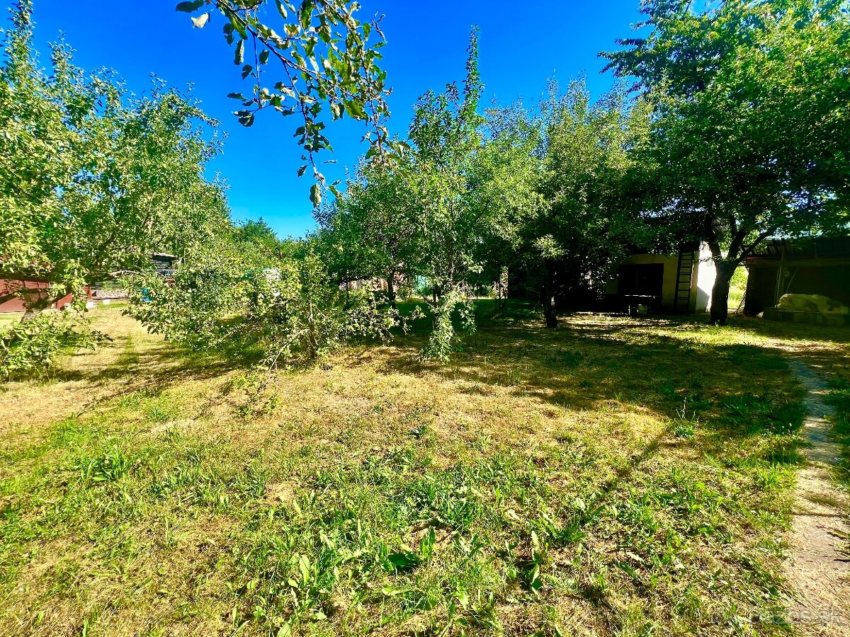 Záhrada s chatkou 714 m² - 12