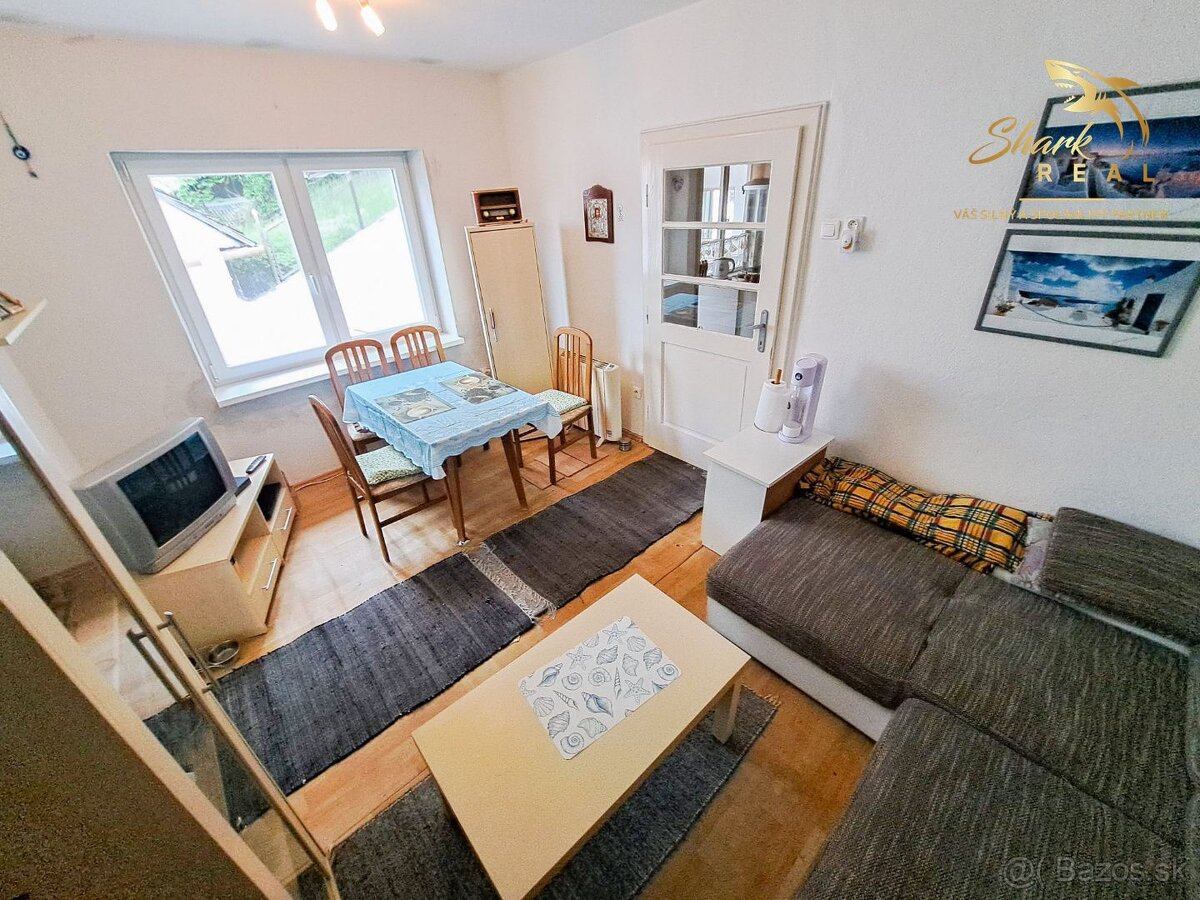 Malebný romantický domček pod lesom - 12