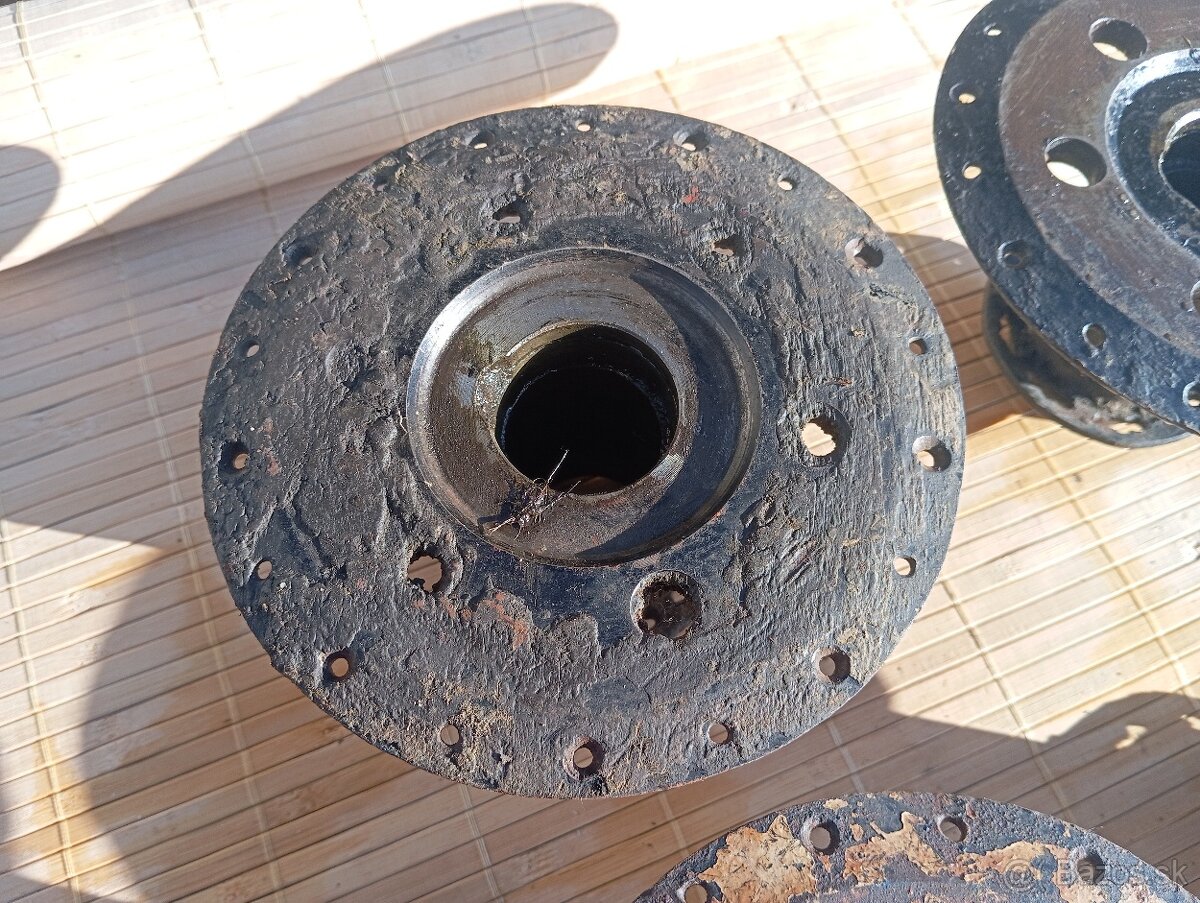 Predám stredy kolies na čz 125/150 c - 12