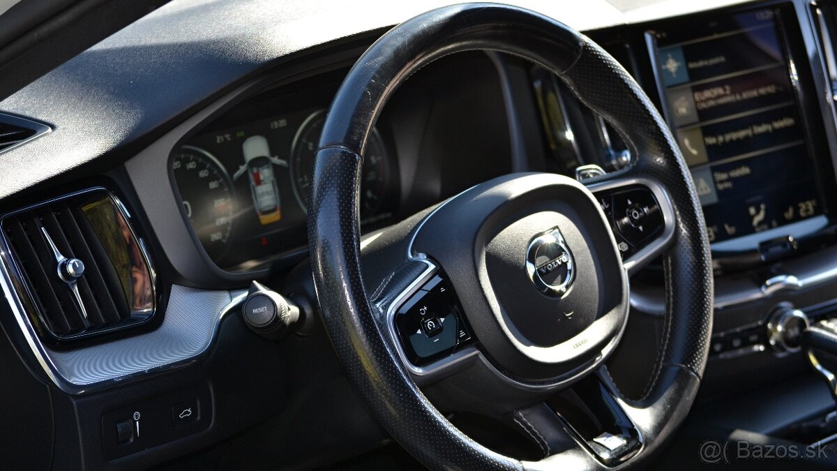 Volvo XC60 D4 R-Design AWD A/T - 12