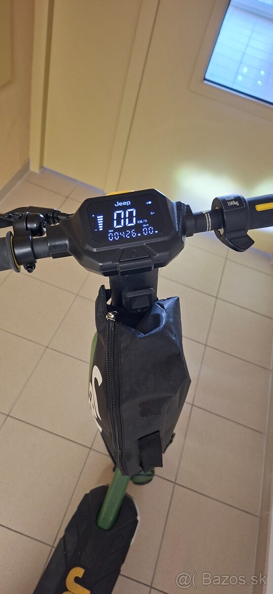 Elektrická kolobežka JEEP. - 12