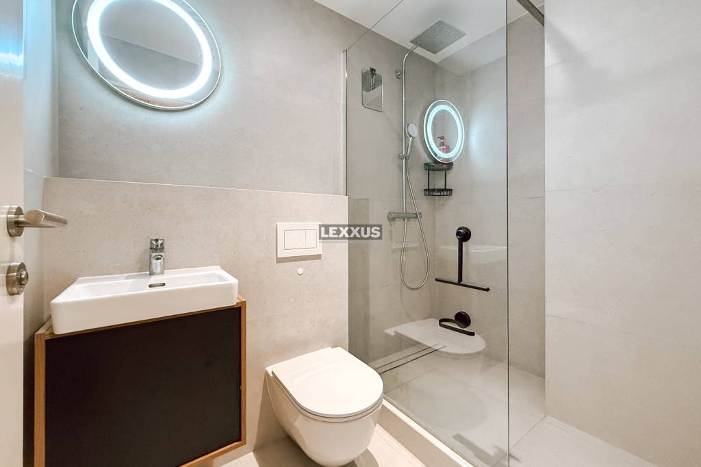 | Dizajnový 3 izbový byt s 2 terasami a garážou na Kolibe - 12