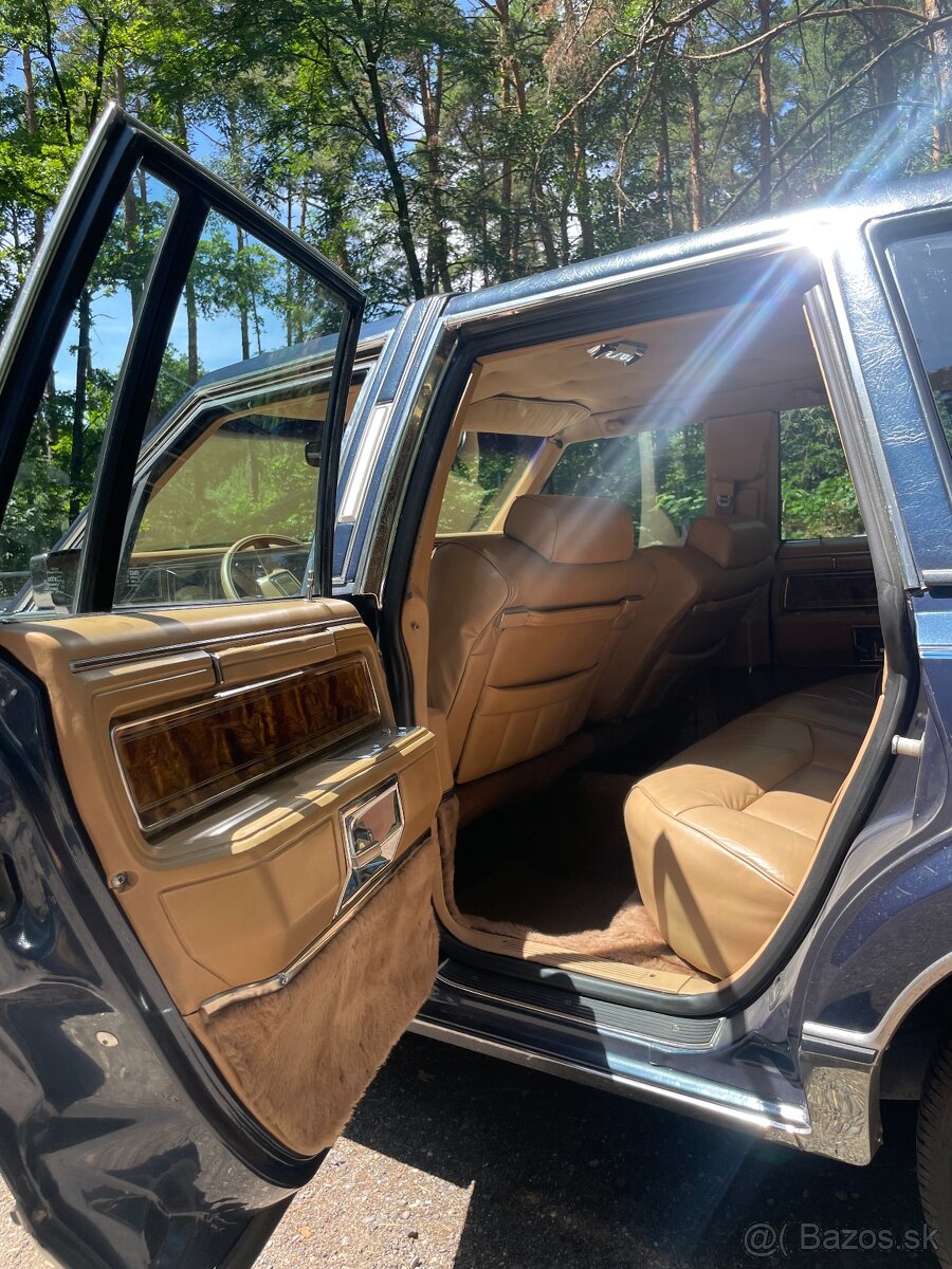 LINCOLN Town Car 1985 V8 - 12