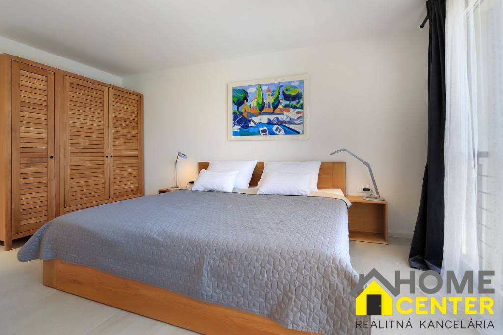 NA PREDAJ moderná vila /251 m²/ v atraktívnej lokalite, ostr - 12