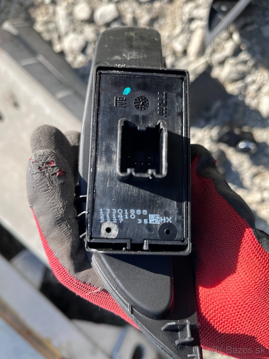 Opel Astra J 09-15 diely interiéru radio,packy,panel,vypínac - 12