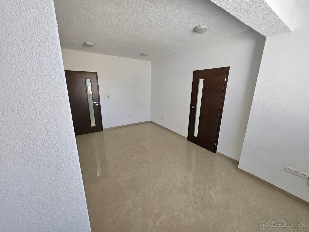 Slnečný 3-izbový byt - 12