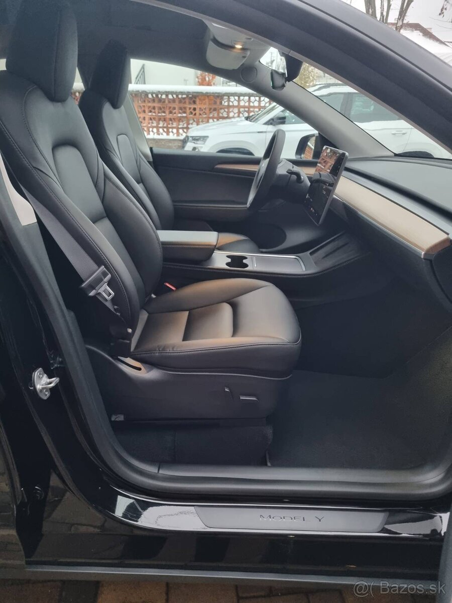 Tesla model Y Long Range naj.len 23tis km - 12