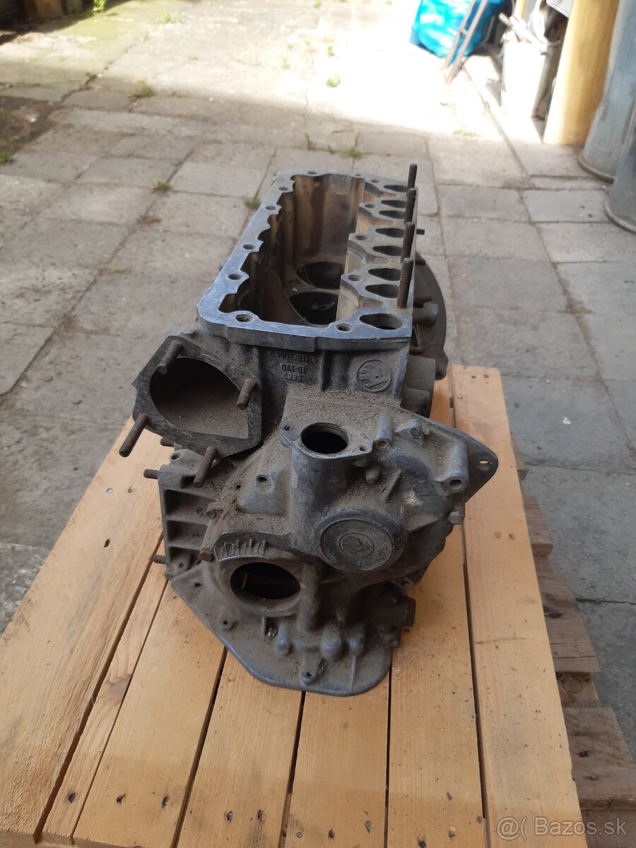 Škoda 100 -Favorit , bloky ,potrubí aj .. - 12