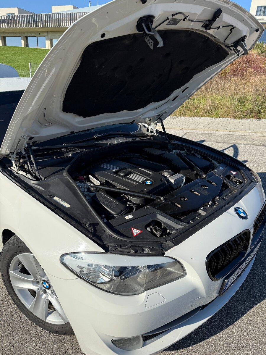 BMW F10 528i 3L benzín 190KW - 12