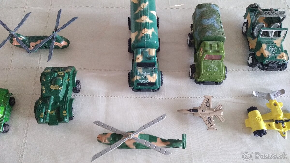 Predám zúbkované nožnice,kravaty,látky zo socializmu - 12