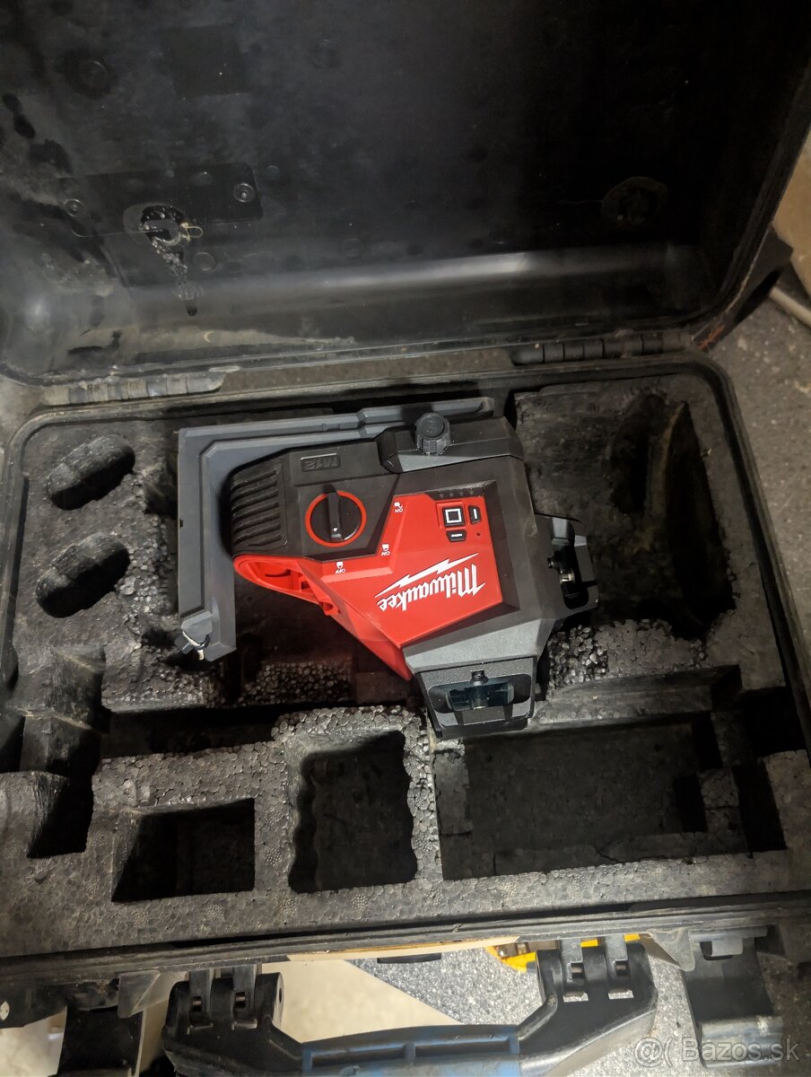 Milwaukee laser/nitovacky - 12