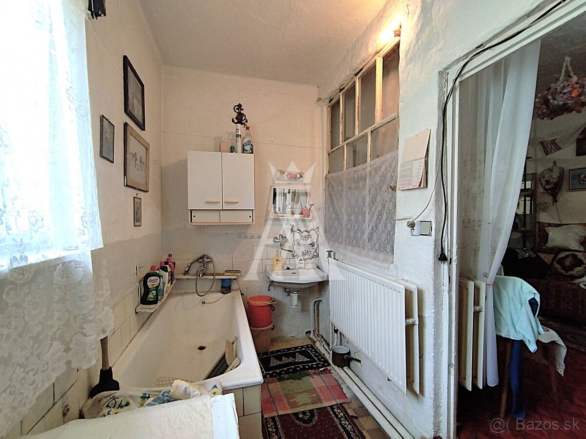 RODINNÝ DOM, CHALUPA, OBEC ČERTIŽNÉ, OKRES MEDZILABORCE - 12