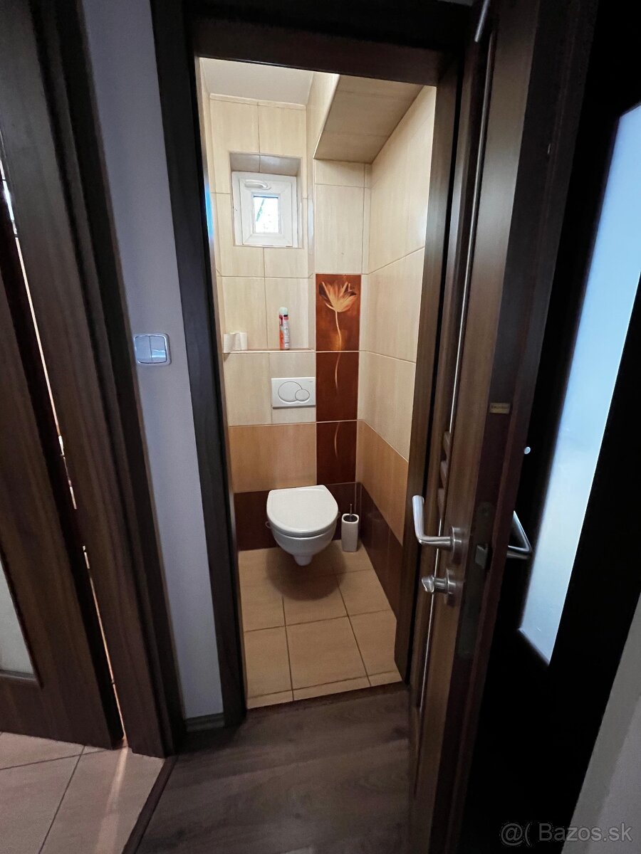 PREDAJ : Rodinný dom s bazénom - 12