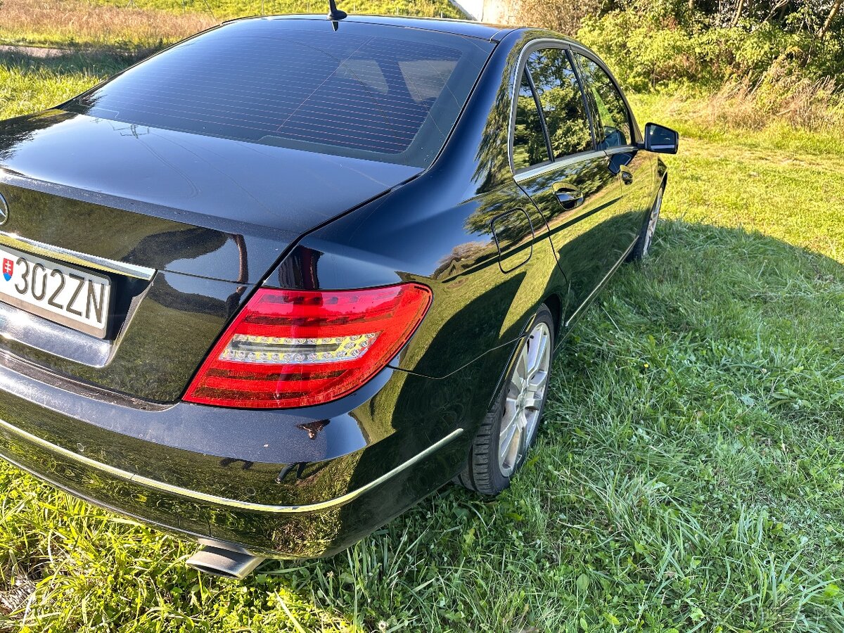 Mercedes Benz 300 CDI 4 Matic - 12