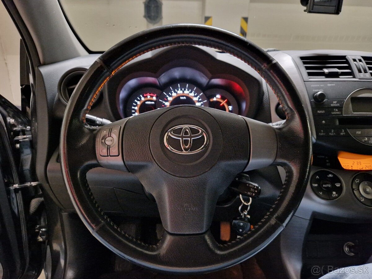 Rav4 8x kolesá 2.0 benzín 112kW 4x4 AWD - 12